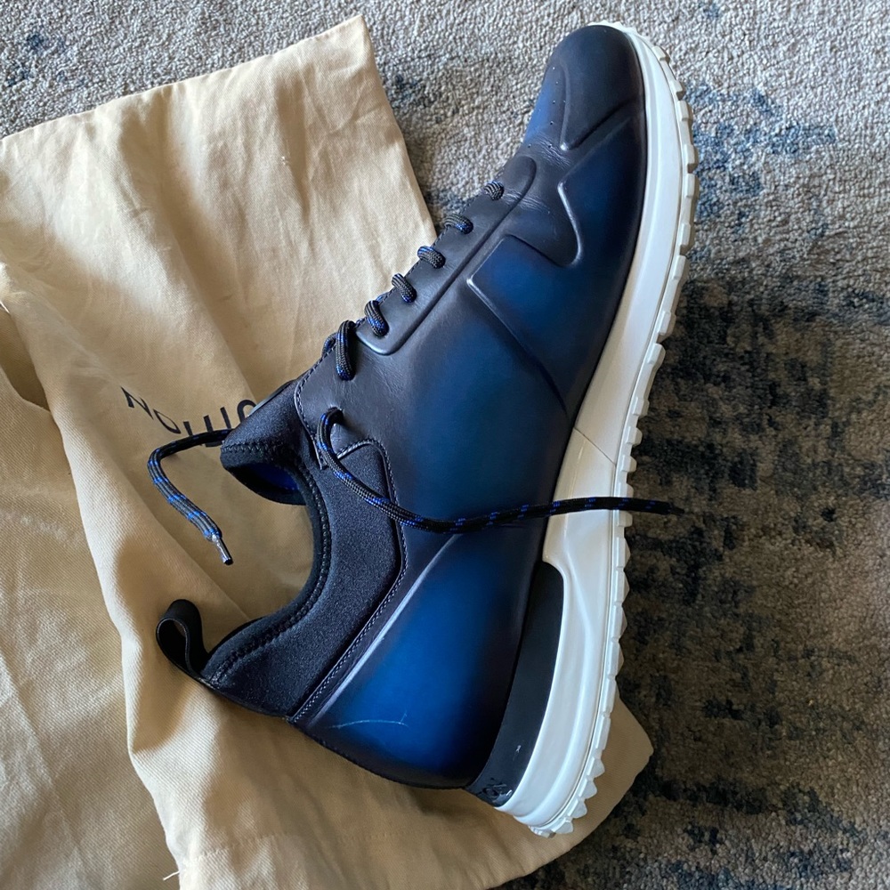Nice like new Mens Louis Vuitton shoes
